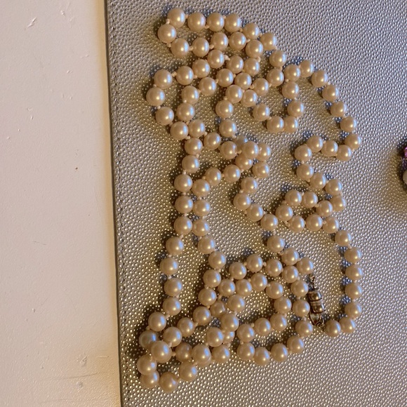 Les Bernard Inc.~30 inch White Beaded Necklace signed - Picture 1 of 3